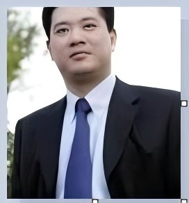 雷桂荣，男，汉族，腿残疾能行走，生活能自理，大专学历，祖籍山东新泰市，后移居山东青岛市，独立音乐人、词曲作者、音乐制作人，影音视频剪辑，代表作品：《美丽的西海岸》，《远方的光芒照亮夜空》，《好老婆》，《流浪在上海》，《穿上绿军装》，《钢铁巨龙》，《流浪在上海》，《年初一拜个年》，《当兵为了谁》被腾讯音乐平台发布到全球150个音乐平台上，主要成绩成为人民视频、词曲网、腾讯音乐人、腾讯视频创作平台、抖音、抖音音乐人、哗哩哗哩、聚光，哗哩哗哩音乐开放平台，音乐制作签约人。