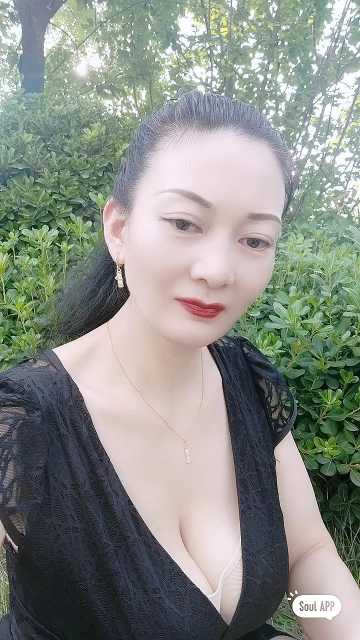 Hi, friends I'm new here to chat and find love!