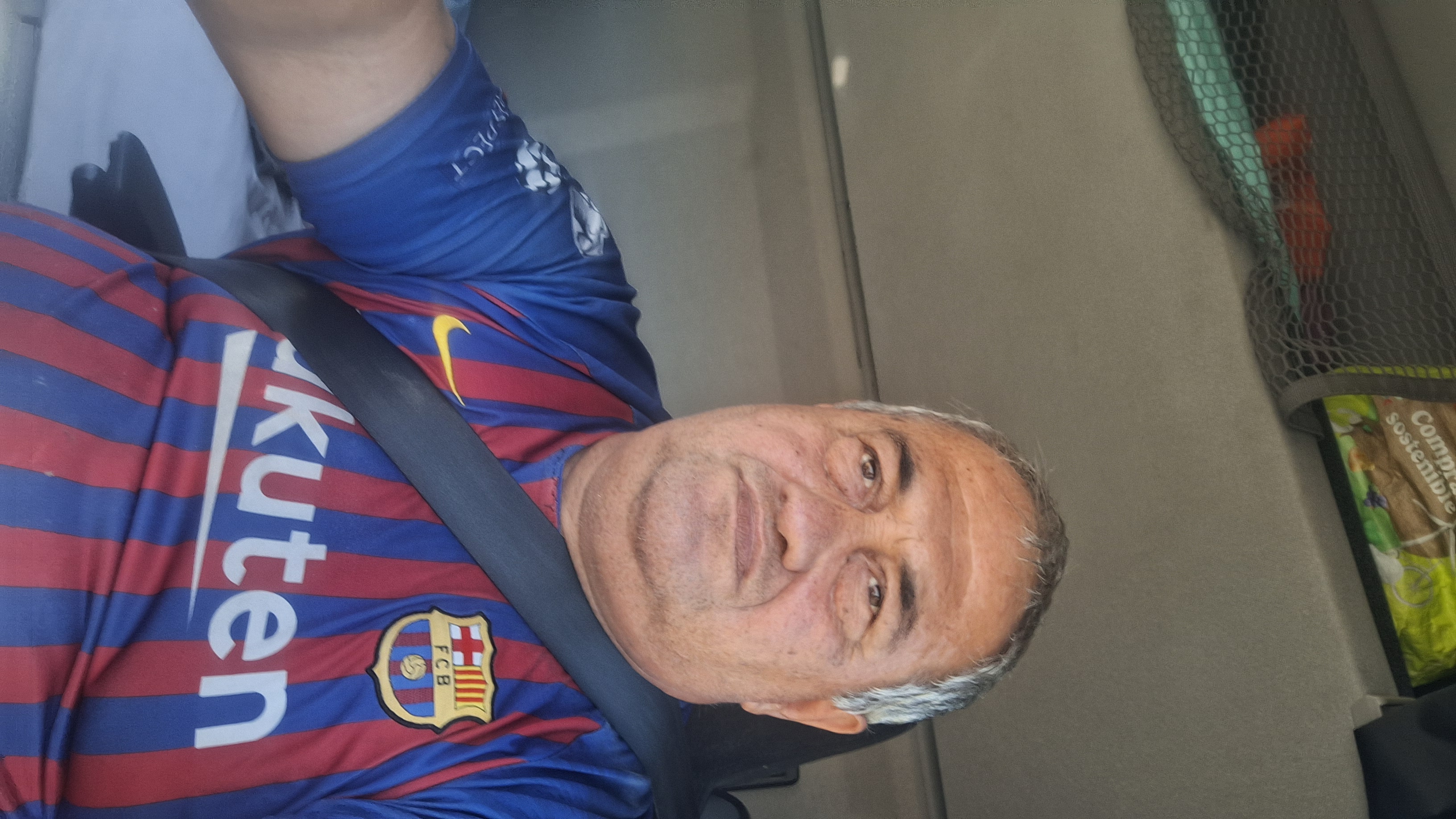 Soy divorciado sin hijos.Trabajo Como camionero international. Vivo en Cozar13345