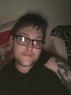 i can be a chatter box. but i do listen when i need too. im down too earth. i love tattoos.