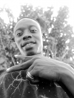 am a loving and caring person who needs love ❤️  serious relationship 