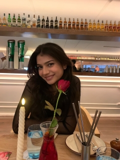 i am near to lulu mall anyone\'s is there to *** let\'s connect. t & g Anishazr
