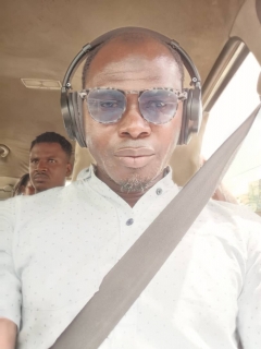 I\'m a strong black man a sporty body type and a Gambian national. I\'m here to look for positive connections and vibes .