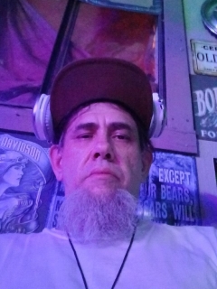 just want to meet someone who I can connect with and do things with have fun while I can