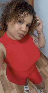 Hola soy Yesica la chica de los rulos y me encantaría conocer al caballero ideal 💋