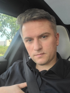 Hey, Im Thomas from Austria . Looking for Friends or FwBTg. TM5255 snap thomasat525 Send your Pic!