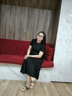 Simple and have a long black hair