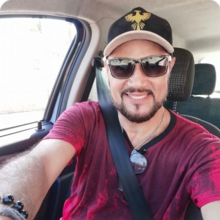 um homem simples, que gosta de pessoas positivas, e quero conhecer pessoas com este perfil!