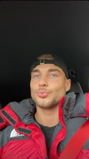 Confident guy who knows how to treat you right. Looking for real connection and good times.