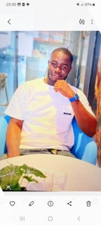 Am chocolate in complection,not all that tall, friendly to befriend,jovear or fanny ,kind, affectionate,optimistic,open minded person ,trust worthy , appreciative and wish to find a friendly and loving partner