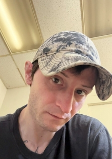 Hi, nice to meet you! im looking to meet people and enjoy convo. i love tattooing and country music