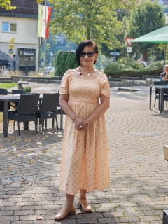 Soy una persona amable, simptica, disfruto conversar, escuchar musica, bailar, leer y caminar.