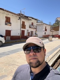 \"Enfocado en mi trabajo, en mis proyectos y en vivir bien. Busco a una mujer auténtica y leal