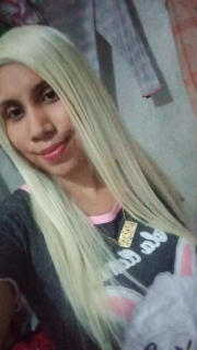 Chica extrovertida carismática encantadora tierna simpática amable