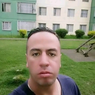 Soy una persona honesta espero encontrar ala mujer linda que me alegre la vida