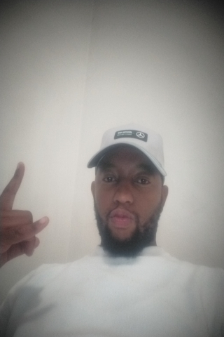 handsome, light skin, average height (5ft8), middle weight (+- 70kg). smart, netflix and chill type of guy, also outgoing if the situation warrants it. type of person everybody likes to know, true story. good communicator too, let\'s see how it goes 