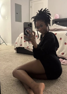 am here for fun and i am not here for some b.s 
so kindly hmu if you\'re down play 🔞