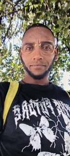 i\'m ebrahim i\'m single looking for
 a good friend to socialize with