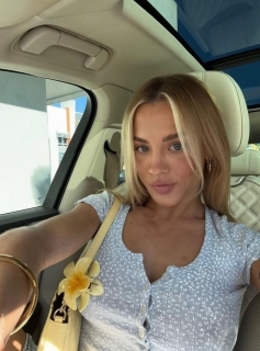 iâ€™m a caring and honest lady iâ€™m a billionaire i came from a wealthy family i came here to help people in any situation