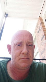 i sm a hlguy who likes to laugh cuddle watch tv