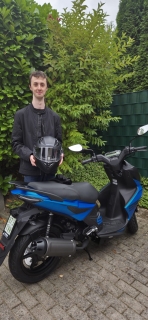 hi, my name is leon, i\'m 19 years old and from germany.
i\'m single and have no experience with online dating yet.🙂