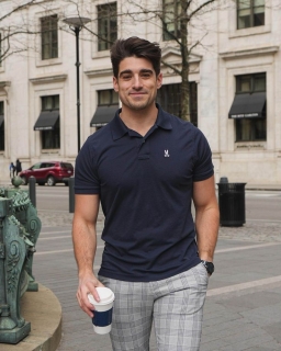 single guy with a big heart, steady goals, and a genuine desire to build something lasting. i appreciate simple moments good food, deep conversations, spontaneous plans, and making someone i care about feel special. looking for a woman whoâ€™s kind