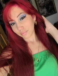 me interesa lo real, lo que no necesita filtros ni excusas. las mentiras y los juegos de desinterés me aburren profundamente