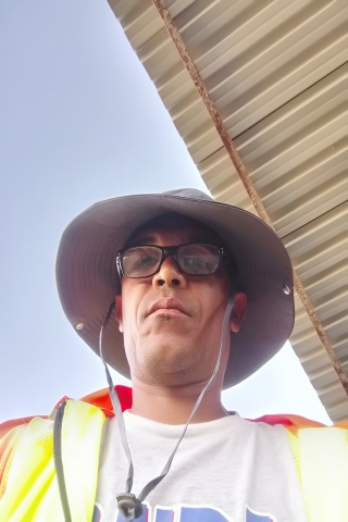looking for love, im a single father of 3 girls.
