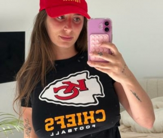 am looking beautiful woman