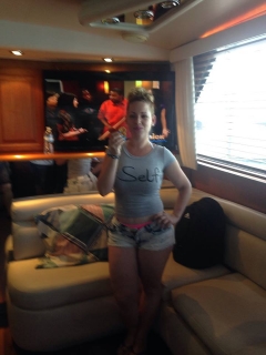 i like going to beach picking the shells of the beach. i smile and laugh a lot