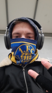 ich spiele basketball, und liebe es zu kochen.