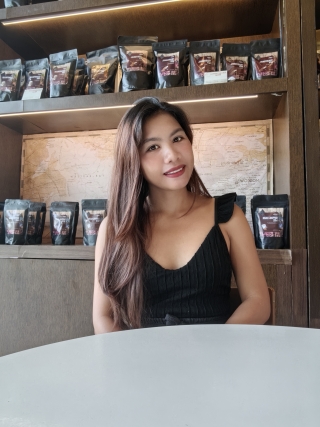 iâ€™m a simple, loving woman who believes in real and lasting love. iâ€™m looking for someone sincere, kind, and ready for a serious relationship. i value trust, loyalty, and building a future together. family means everything to me, and i dream of g