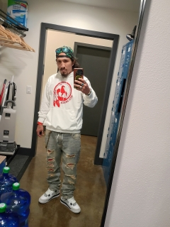 nice to meet new people can some tell me how to upload a photo on here please 🙏?