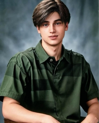 (ÙˆØ¥Ø°Ø§ Ø§Ù„ÙØªÙ‰Ù° Ù„Ø¨Ø³ÙŽ Ø§Ù„Ø£Ø³Ù‰Ù° ÙˆÙ…Ø´Ù‰Ù° Ø¨Ù‡) 
(ÙÚ¯Ø£Ù†Ù…Ø§ Ù‚Ø¯ Ù‚Ø§Ù„ Ù„Ù„Ø²Ù…Ø§Ù† Ø§Ù‚Ø¹Ø¯) 